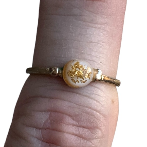 Gold Fleck Fashion Ring Woman’s Costume Jewelry Feminine Delicate Ring Jewelry - Picture 3 of 4